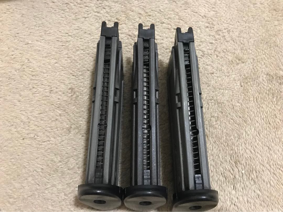 東京マルイ　ガスガンのFN5ー7ファイブセブン　スペマグ3本