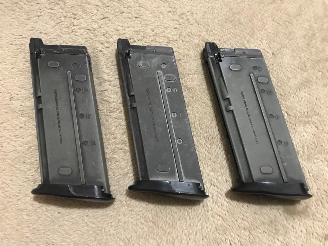 東京マルイ　ガスガンのFN5ー7ファイブセブン　スペマグ3本