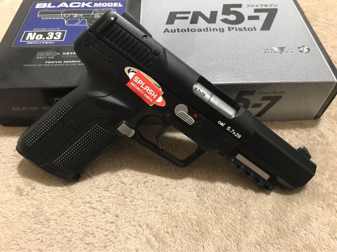 東京マルイ　ガスガンのFN5ー7ファイブセブン　スペマグ3本