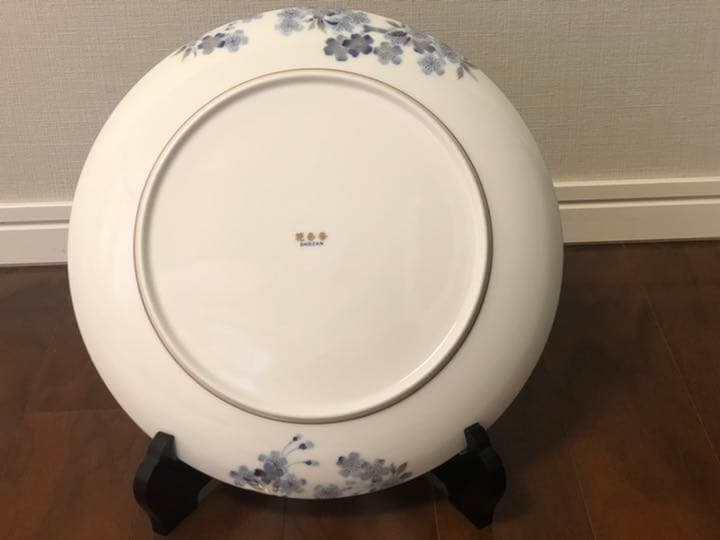 陶芸品としての大皿と花瓶のセット(箱付、台座付)