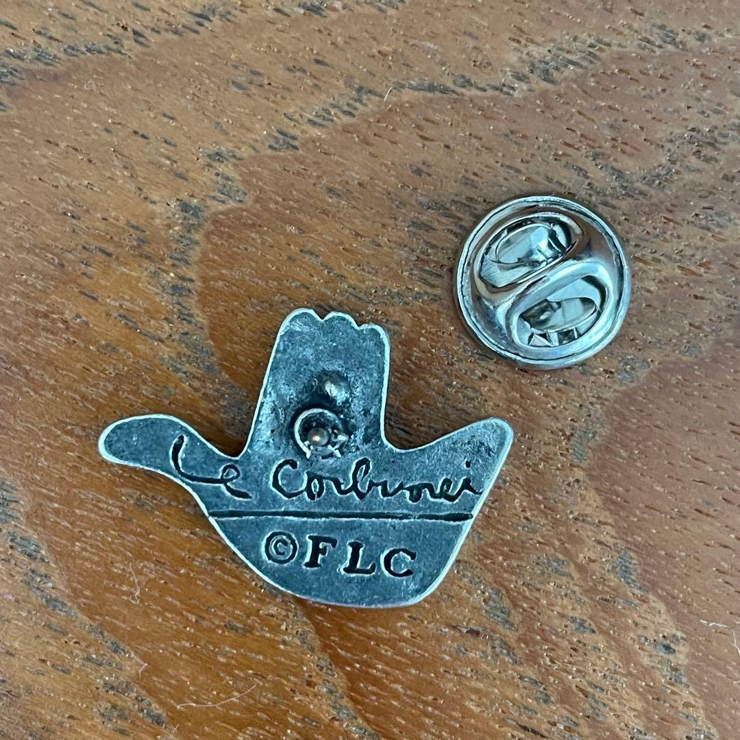 Le Corbusier open hand pin badge コルビュジエ - メルカリ