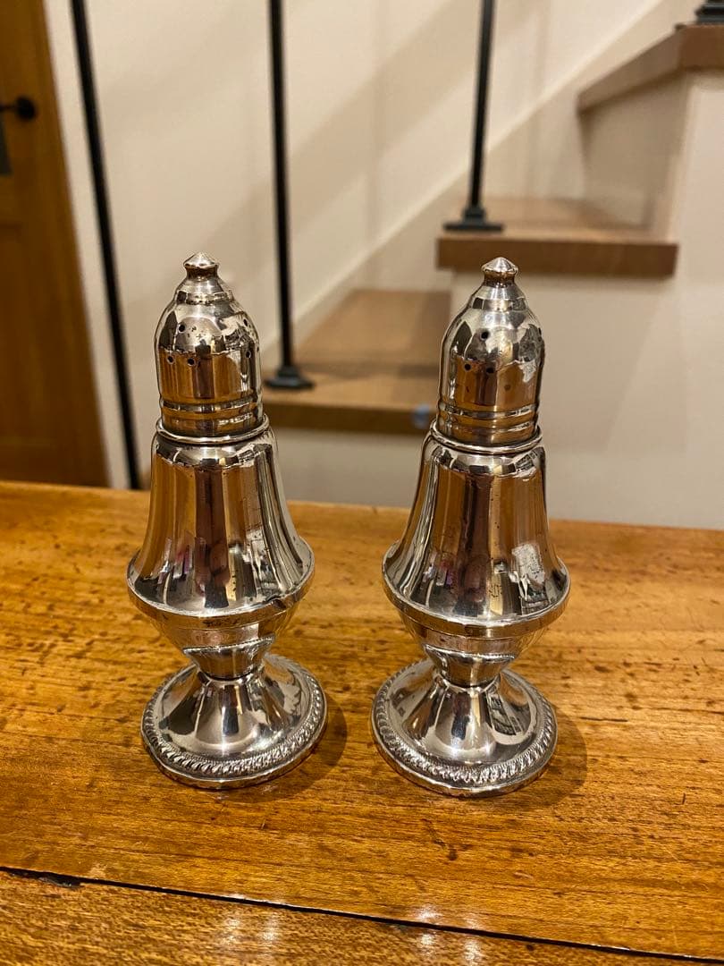 銀　スターリングシルバー　ソルト&ペッパー容器　コンディメント 2個セット 銀 スターリングシルバー ソルト&ペッパー容器 コンディメント 2個