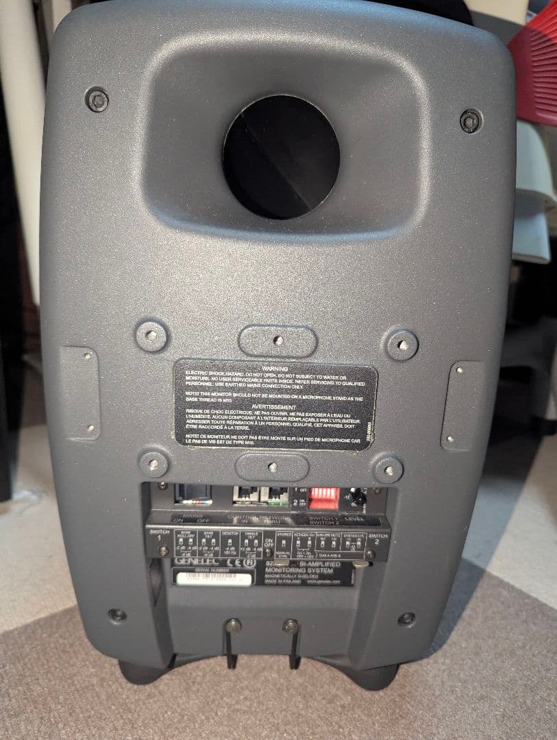 美品 GENELEC 8250A ペア DSP内蔵 補正可能 パワードスピーカー