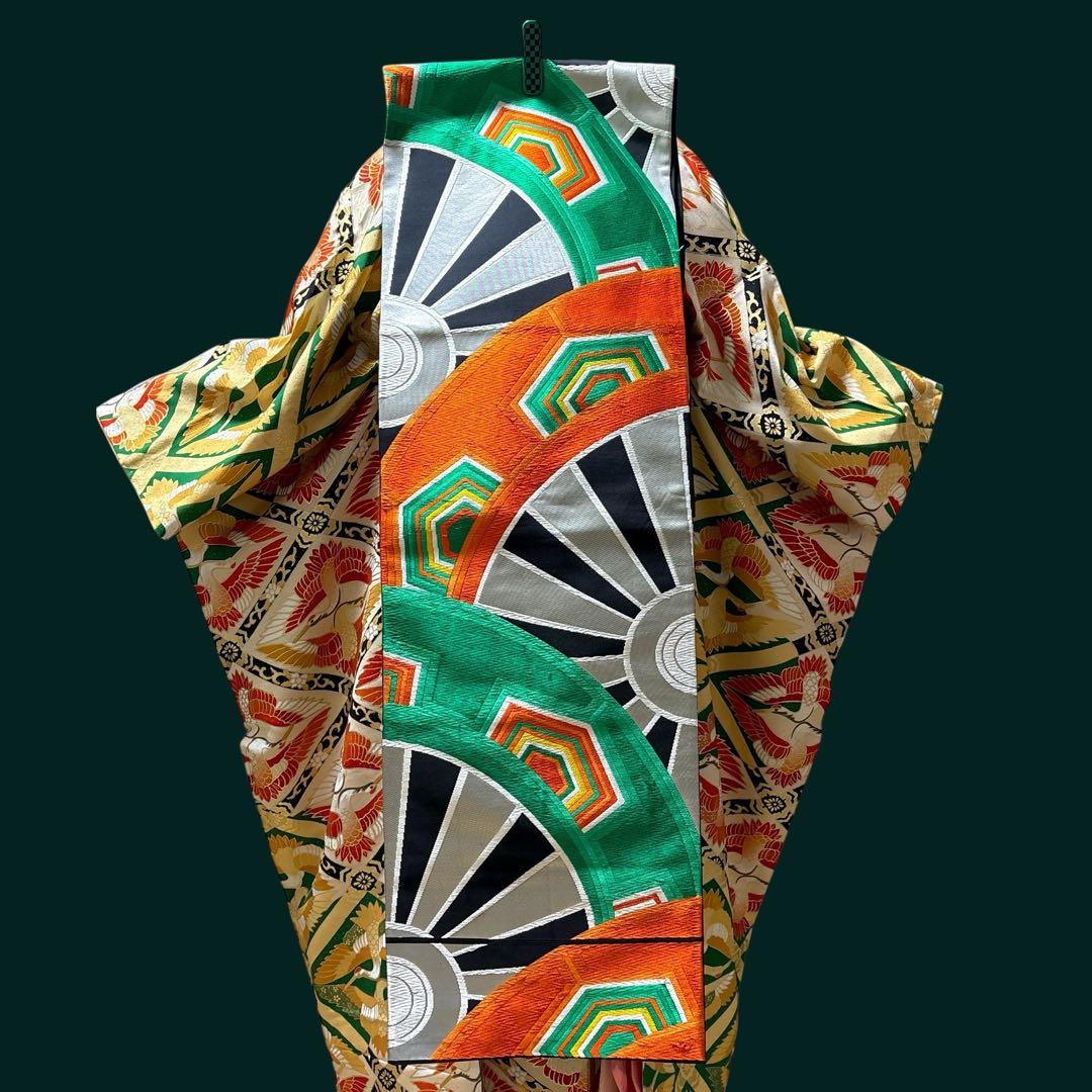 う3)雅宴向鶴✨豪華絢爛な光を放つ金彩や格子模様のアンティーク振袖