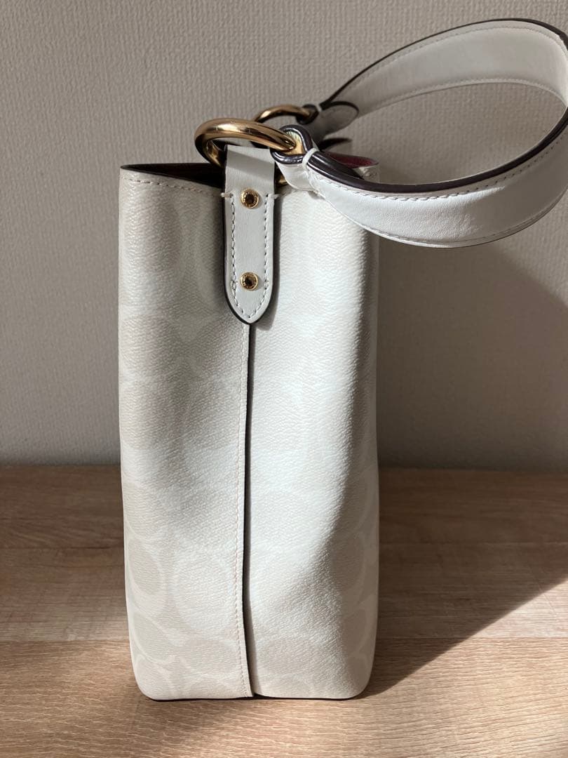 【三が日限定価格】COACH ホワイト ロゴプリント ハンドバッグ