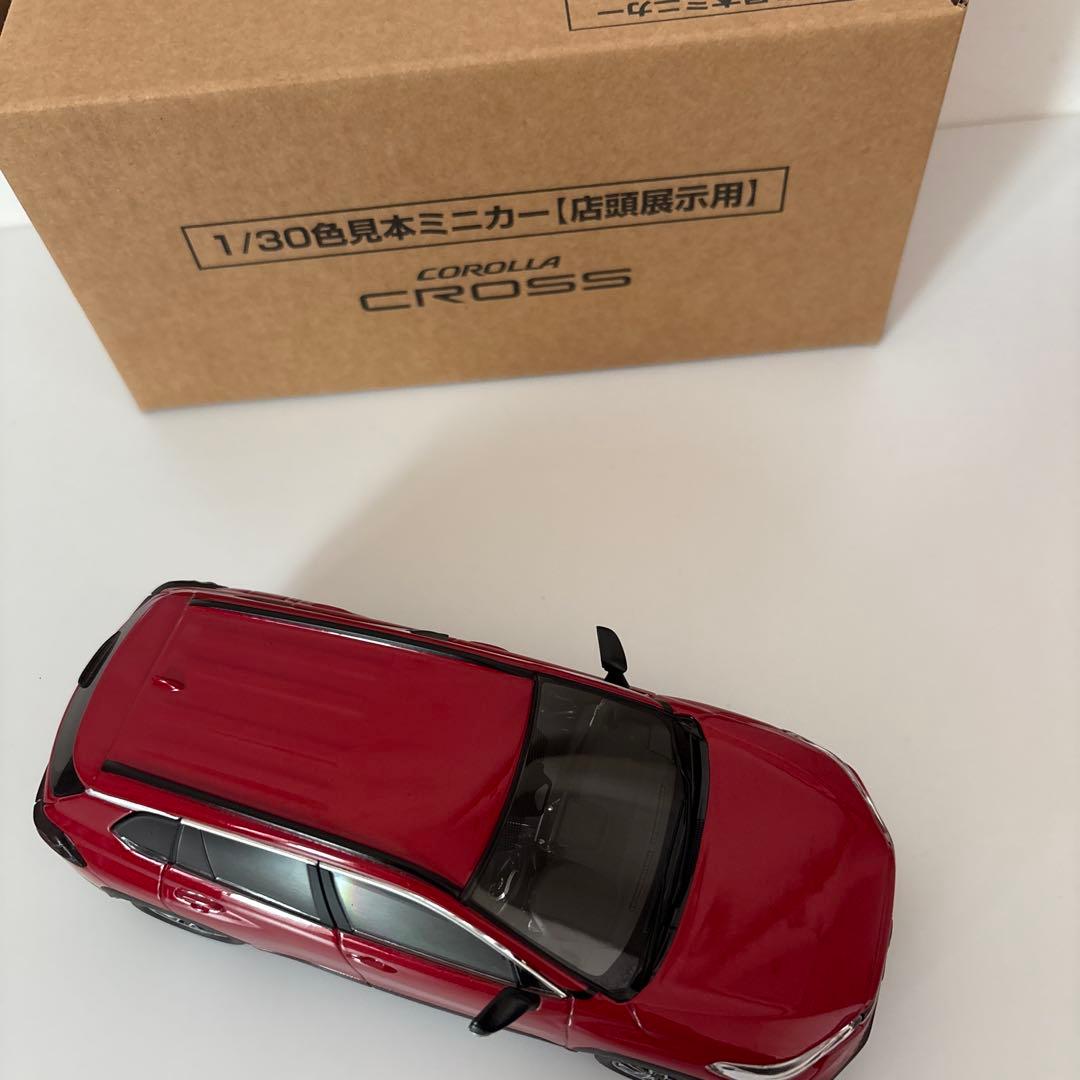 新型カローラクロス ミニカー カラーサンプル エモーショナルレッド【非売品】