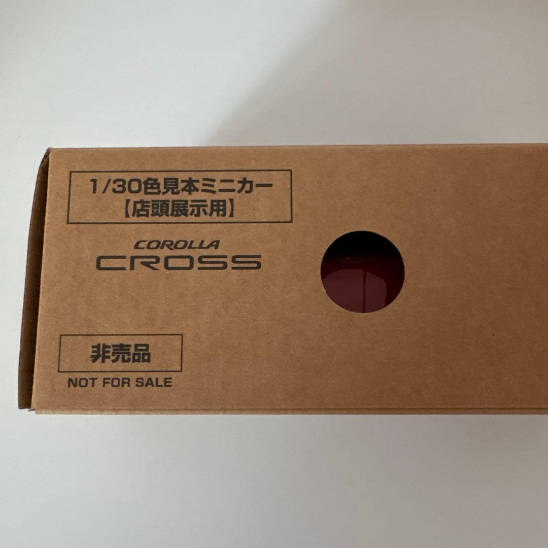 新型カローラクロス ミニカー カラーサンプル エモーショナルレッド【非売品】