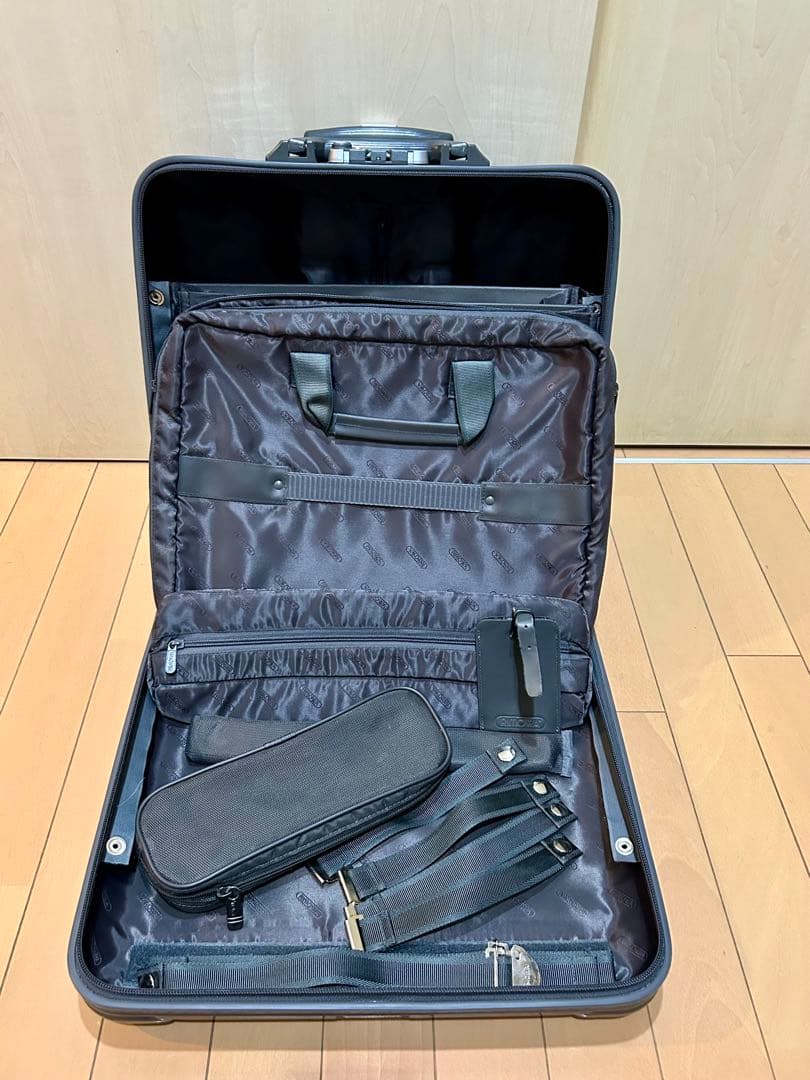 b*h様 Rimowa ビジネスとローリー 23L（機内持ち込み可／おまけ付） b*