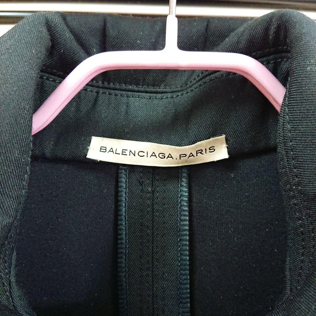 バレンシアガのコートなんですけど