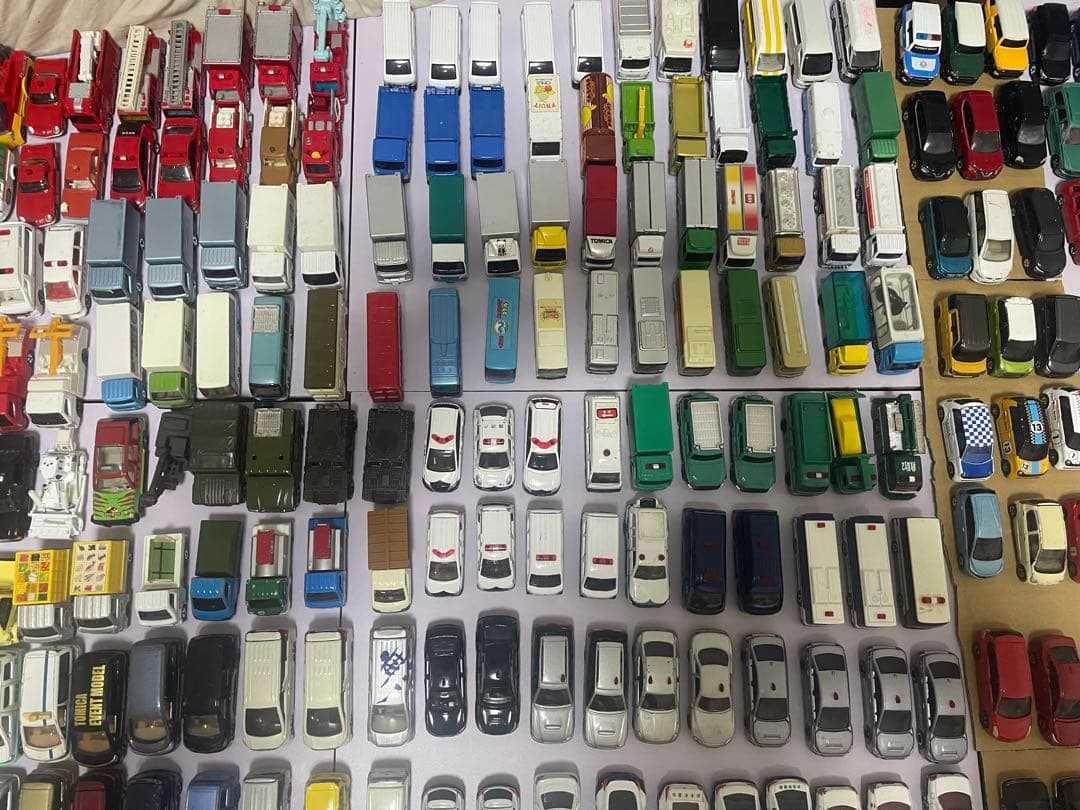 値下げ　大量引退品　トミカ廃盤品まとめ売り＋ホットウィール　総数700台以上