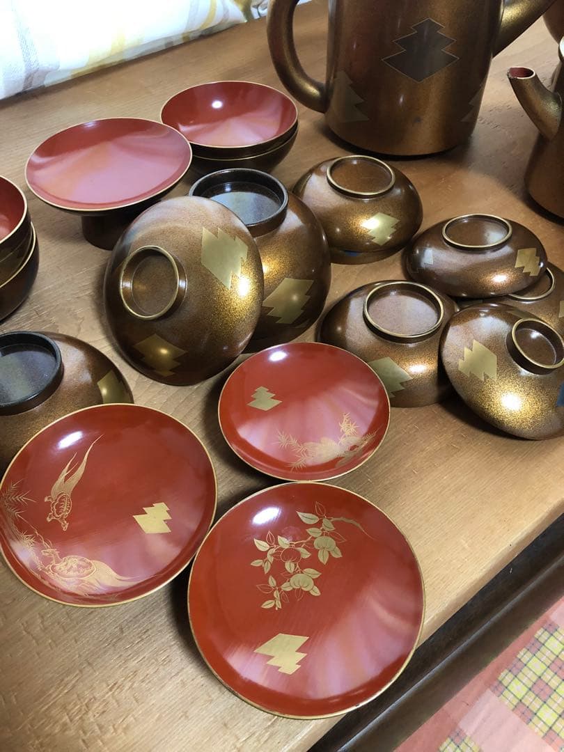 漆器セット 金色の葉模様