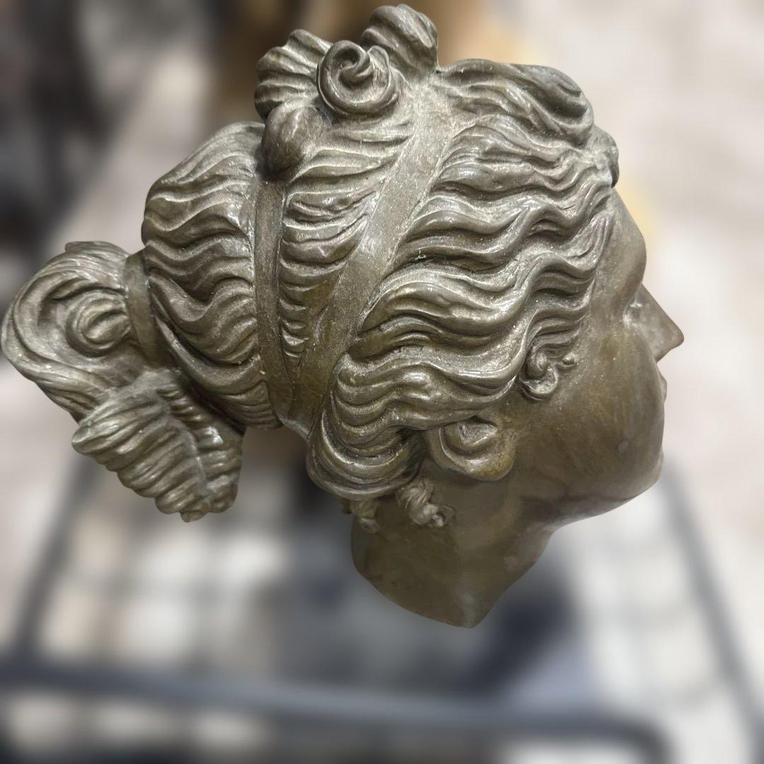 ブロンズ女性顔彫刻 黒大理石台座の通販はau PAY マーケット - 輸入