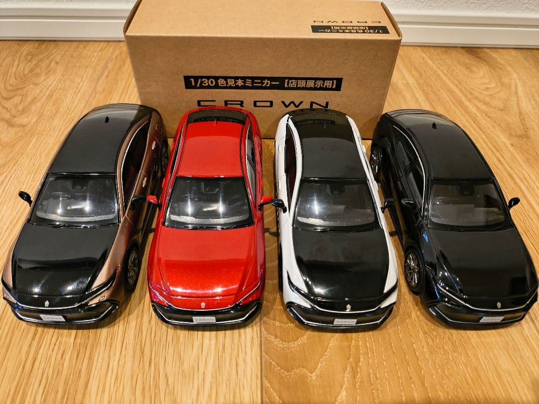 新型クラウン カラーサンプルミニカー 【箱付き非売品】4台セット!!