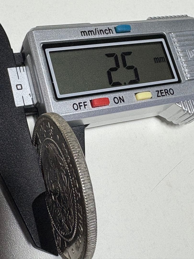 く*み様 【本物保証】　美品　一圓銀貨　明治29年銘　26.96g