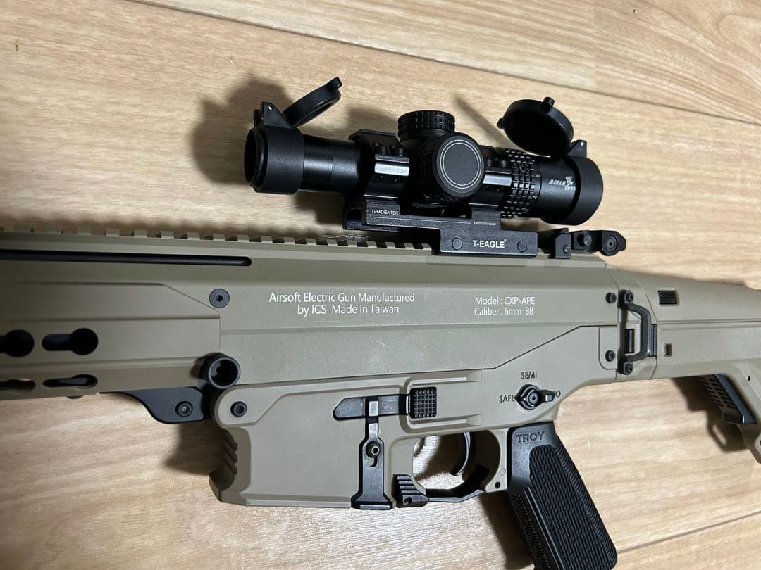 March Optics 1.5-5.5x20ショートスコープ