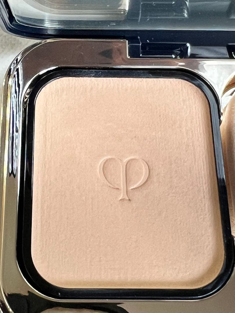 クレドポーボーテ★タンプードルエクラⅡ オークル10 ケース付き