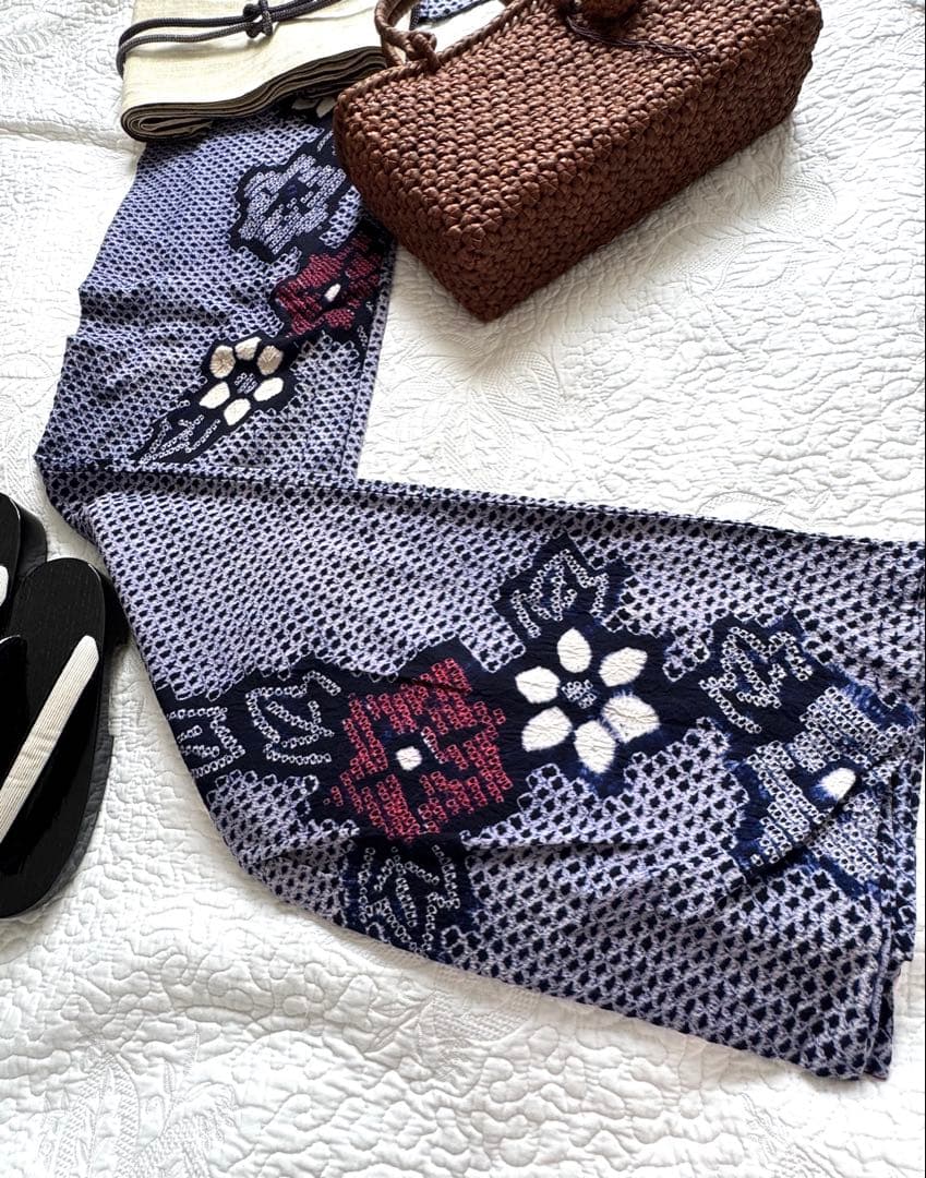 高身長の方にも 粋な大人の浴衣 ◆ 有松絞り シンプルな花繋ぎ 逸品