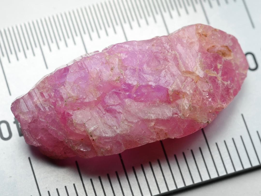 ピンクサファイア ☆ ベトナム産 鉱物標本 原石 宝石 鉱石 ルビー