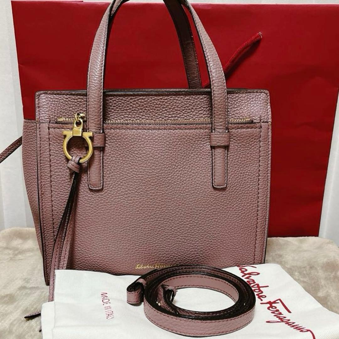 サルヴァトーレフェラガモ エイミー ガンチーニ ハンドバッグ