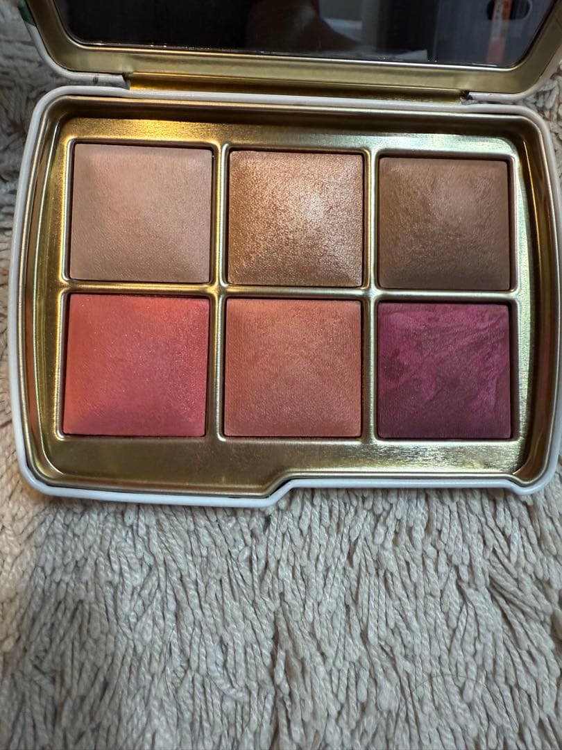 チーク Hourglass Ambient swan