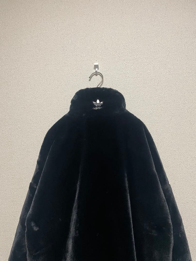 ★美品★ アディダスオリジナルス ファー ジャケット 黒 トレフォイル デカロゴ