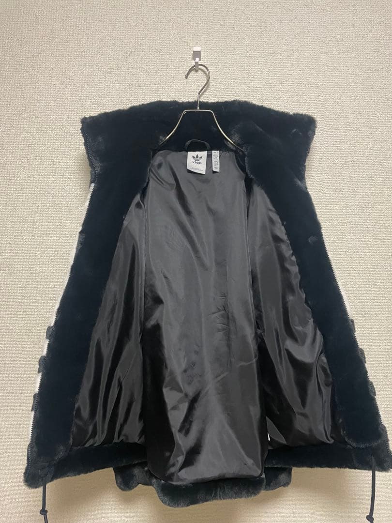 ★美品★ アディダスオリジナルス ファー ジャケット 黒 トレフォイル デカロゴ