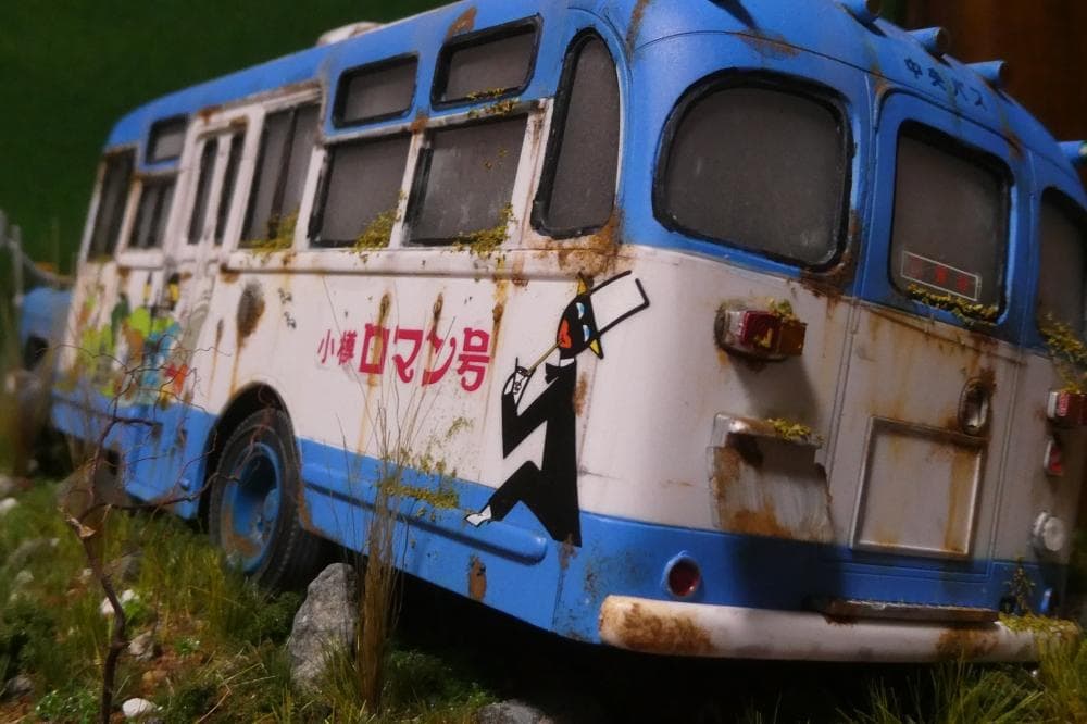 1/32 ボンネットバス 昭和レトロ風景 ジオラマ完成品 草ヒロ 錆汚し加工