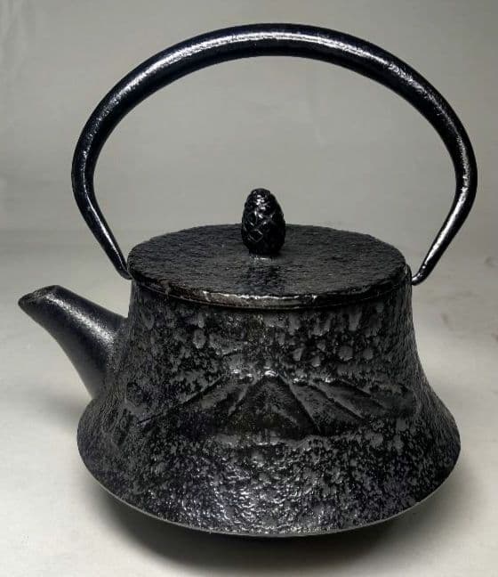 稀少南部鉄器 老砂鉄瓶 古董品 時代品 在銘 某名家蔵出し品60 鉄瓶