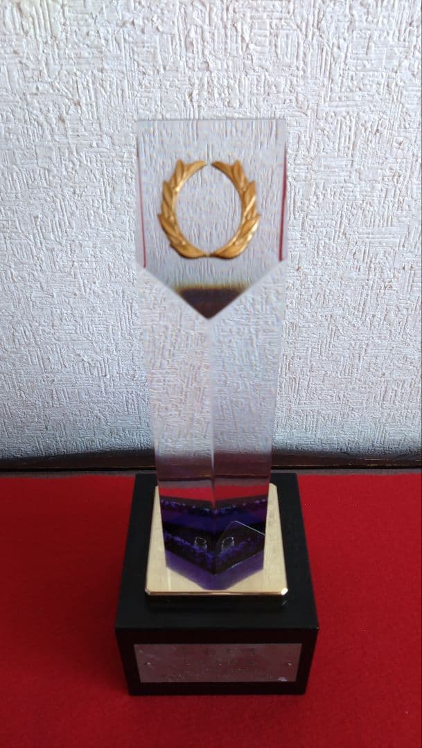 人見友紀 トロフィー 伝説の逃亡画家 人見友紀