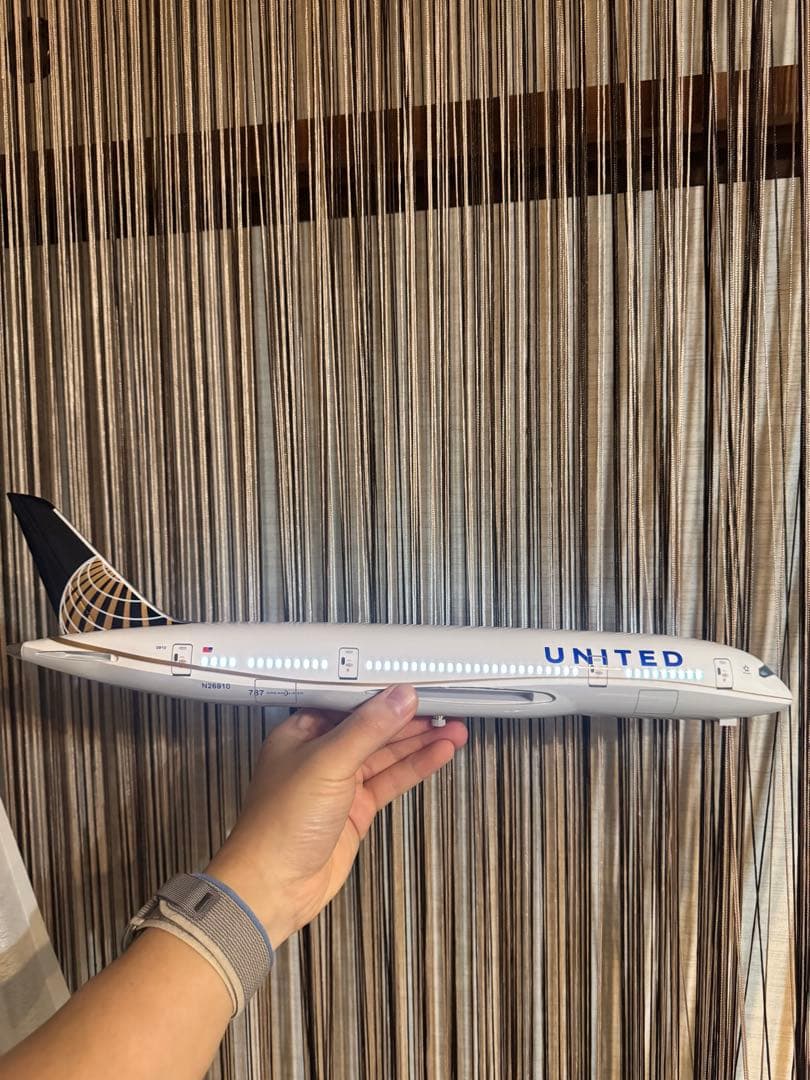 ユナイテッド航空 Boeing 787 精密モデル LED搭載 46cmの通販はau PAY