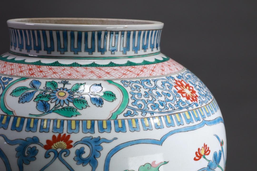 有田焼 柿右衛門様式 色絵七宝花唐草三方花卉図 大壷 BE931