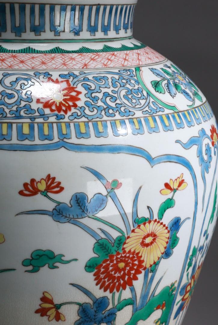 有田焼 柿右衛門様式 色絵七宝花唐草三方花卉図 大壷 BE931