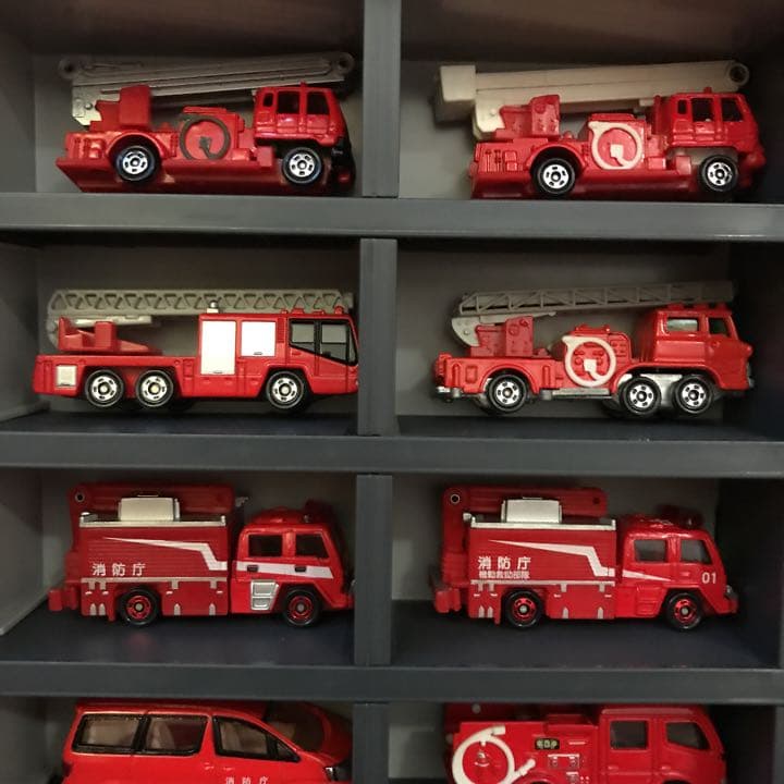 トミカ　消防車　救急車　計24台　＋ケース込み