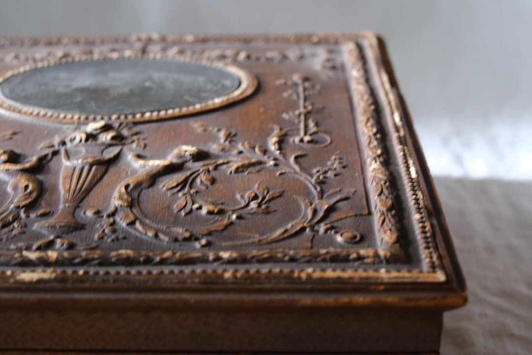 Holiday Sale】フランスアンティーク｜ネオ・ルネサンス様式の木箱