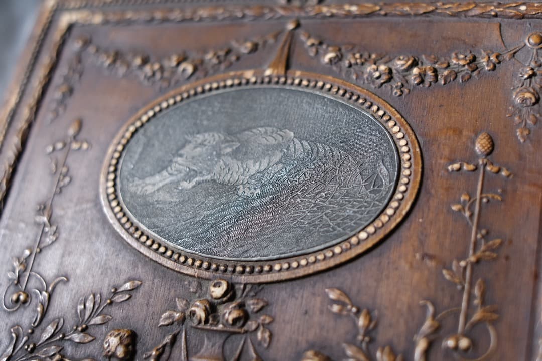 Holiday Sale】フランスアンティーク｜ネオ・ルネサンス様式の木箱