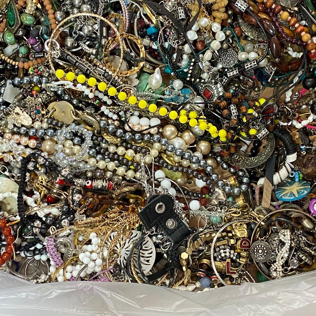 大量　まとめ売り　ジャンク　未選別　アクセサリー色々⑫　約8.7㎏　ネックレス他