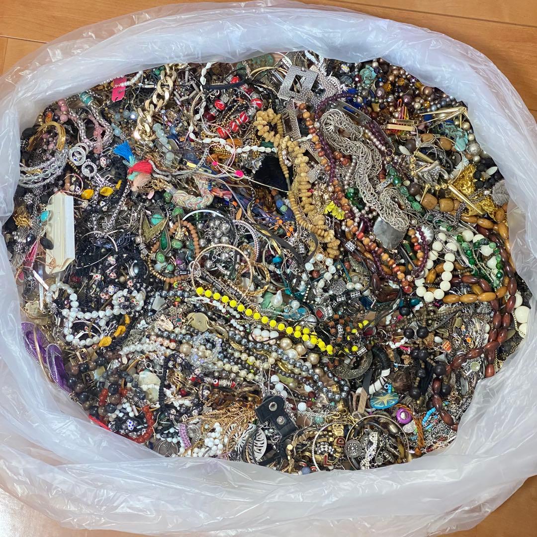 大量　まとめ売り　ジャンク　未選別　アクセサリー色々⑫　約8.7㎏　ネックレス他