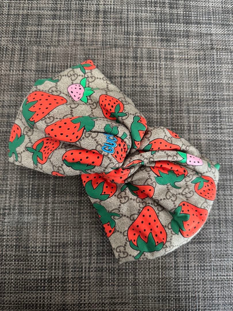 Gucci イチゴ柄 ヘアバンド Mサイズ　ストロベリー