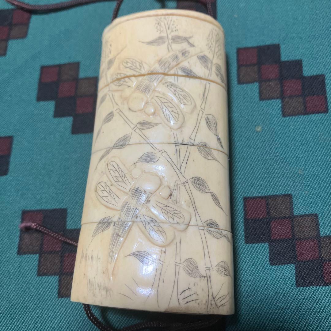 旧家蔵出し品 骨細工 印籠 花にトンボ 浮き彫り 彫刻 薬入