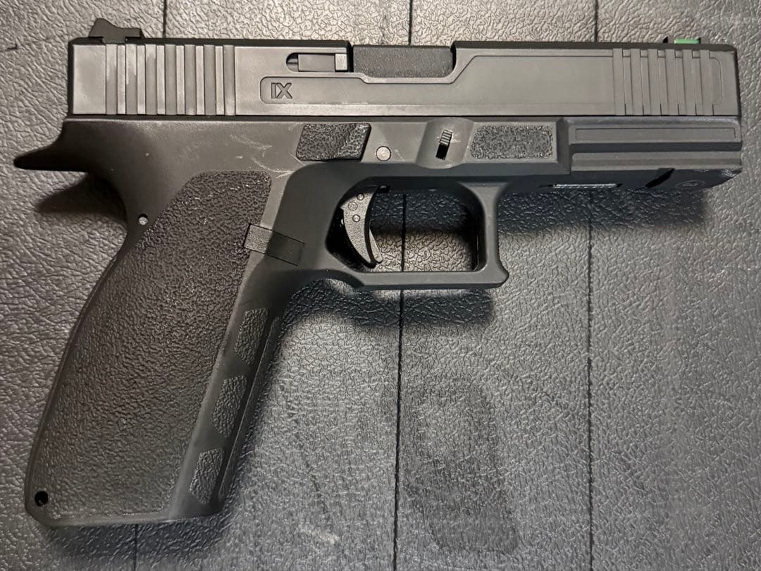 トイガン Carbon8 striker9s