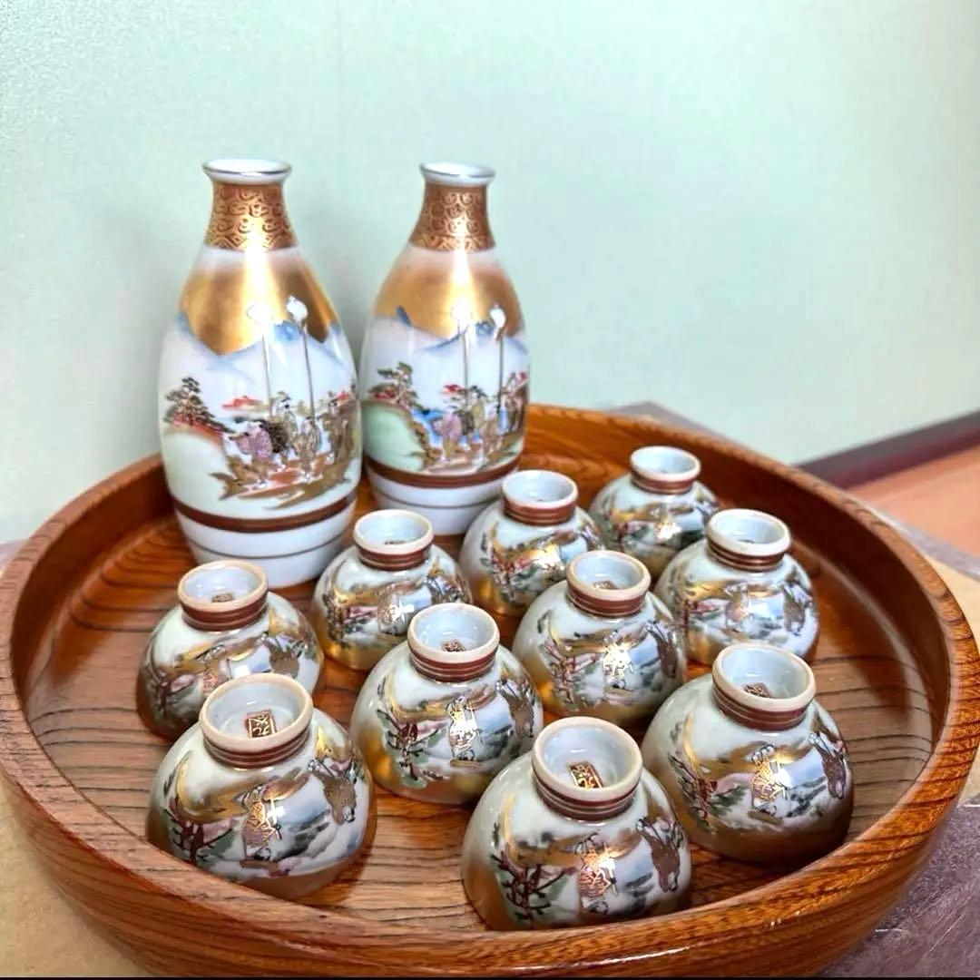 新品】九谷焼 大名行列 酒器 豪華金彩 徳利2本 盃10個 九谷色絵 金