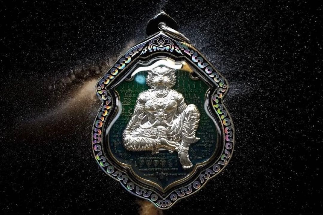 袈裟入り　チャナイ師の伝説の虎王と秘術　プージャオサミンプラ　プラクルアン　E