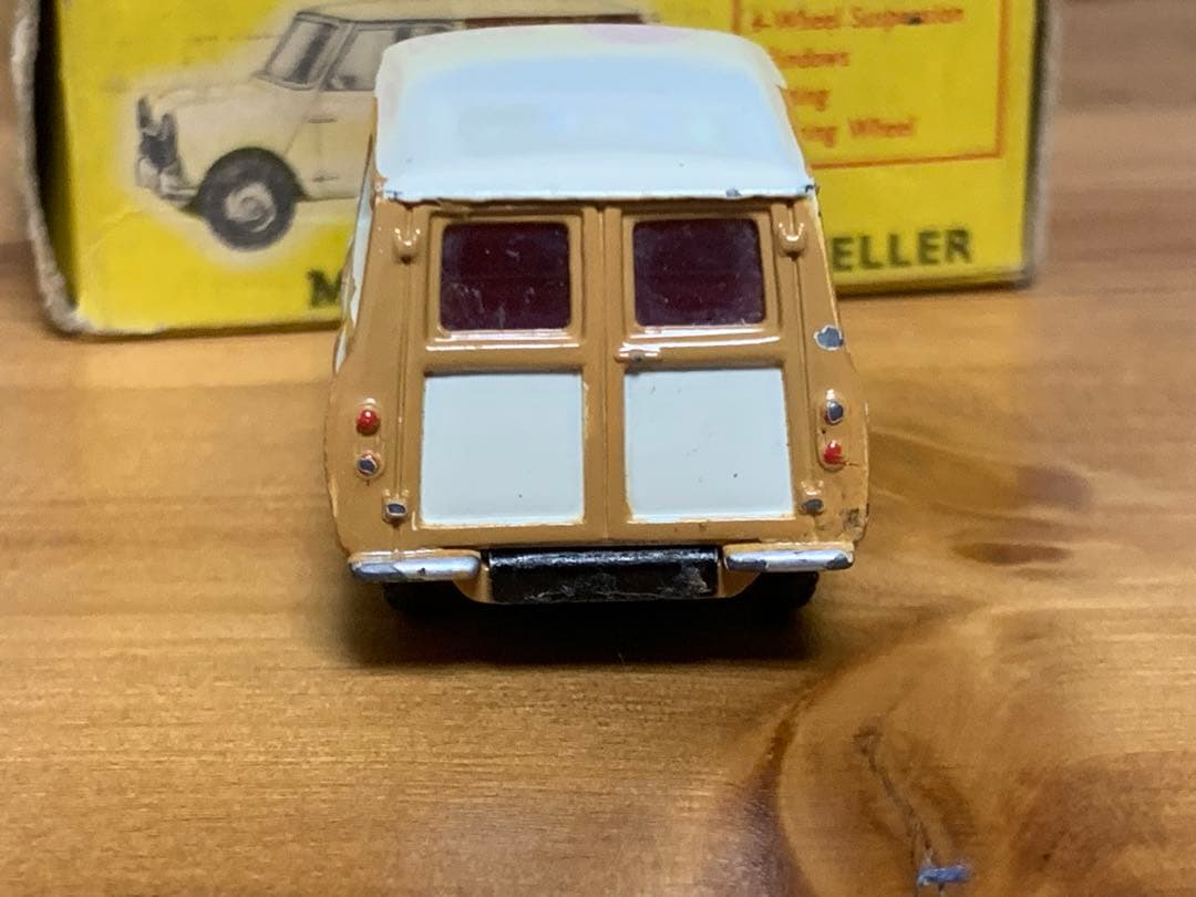 DINKY TOYS 197 MORRIS MINI-TRAVELLER 箱付き