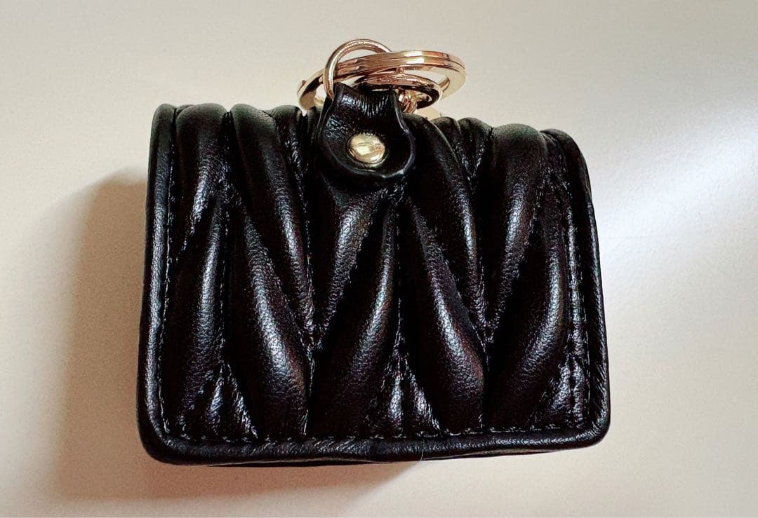 miumiu ミュウミュウ ☆ マテラッセ AirPods Proケース 黒 オーディオ機器