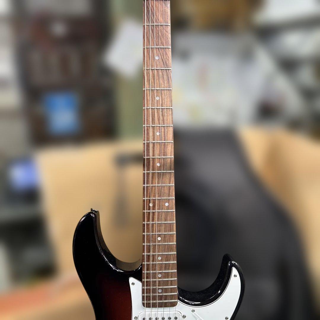 7116【新品同様】YAMAHA Pacifica 112V エレキギター