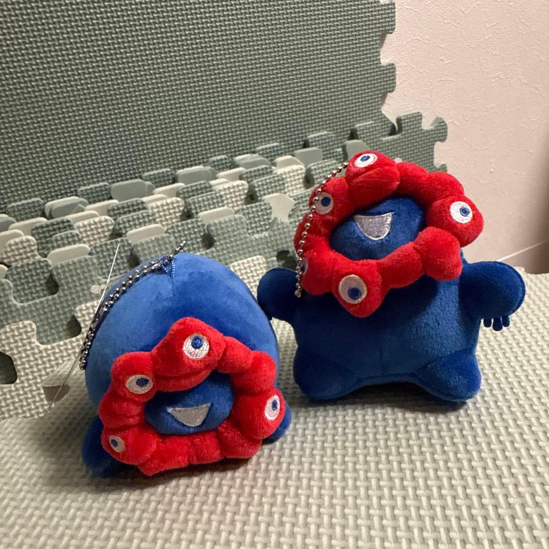 青い目の多いキャラクターぬいぐるみ