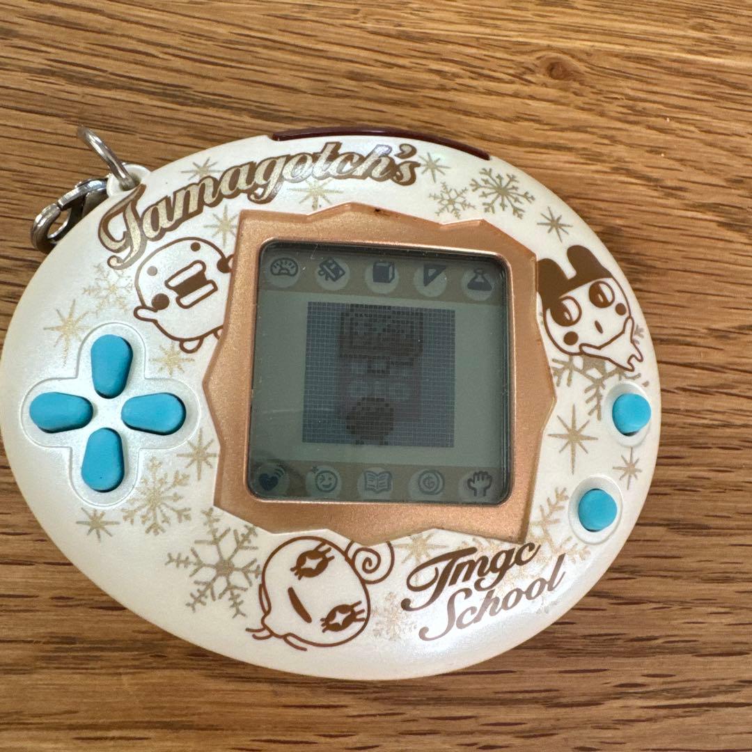 希少】たまごっちスクール ユニクロコラボ せーとぜーいんしゅーごっち