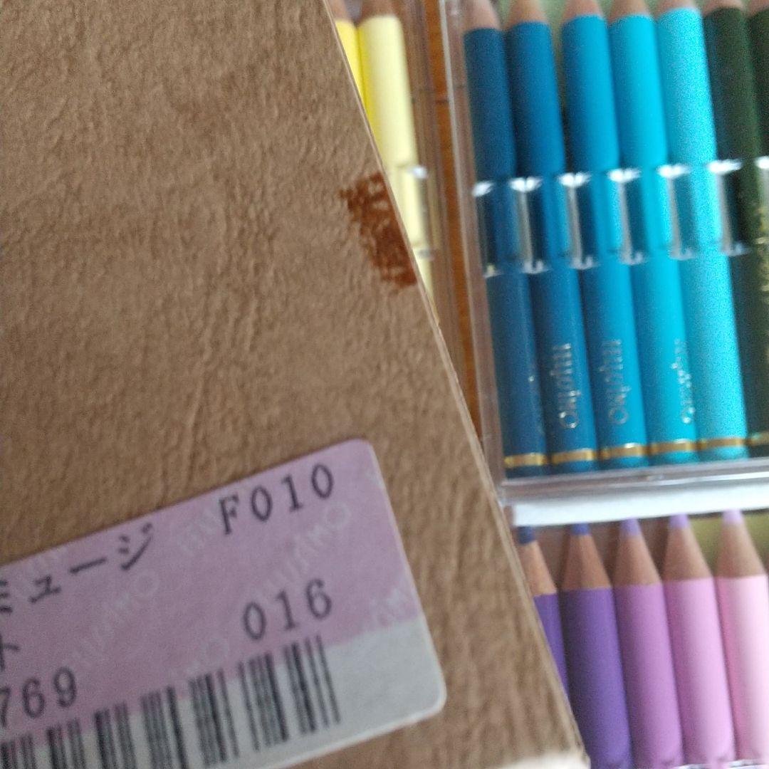 フェリシモカラーミュージアム色鉛筆500色のうち310色