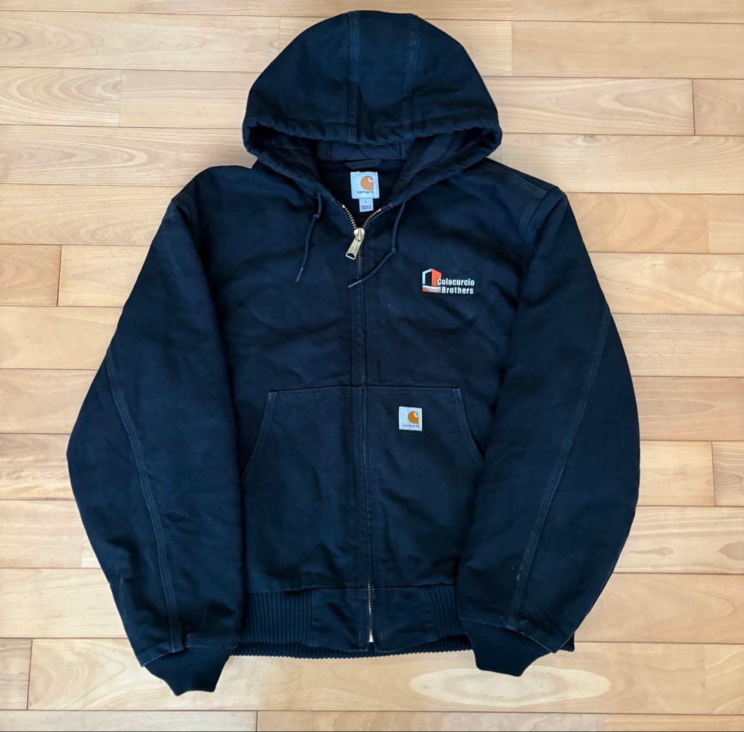 に*く様 Carhartt アクティブジャケット Black 企業系Colacu カーハートアクティブジャケットブラック企業ロゴ