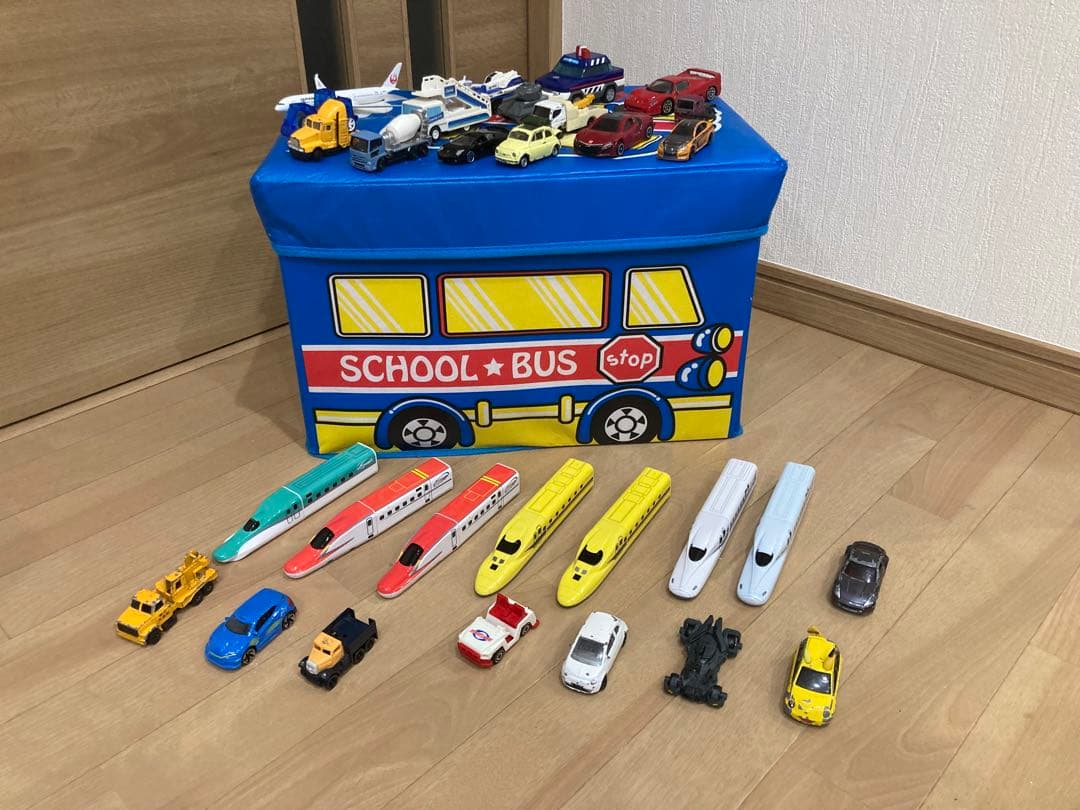 トミカセット スクールバス収納付き